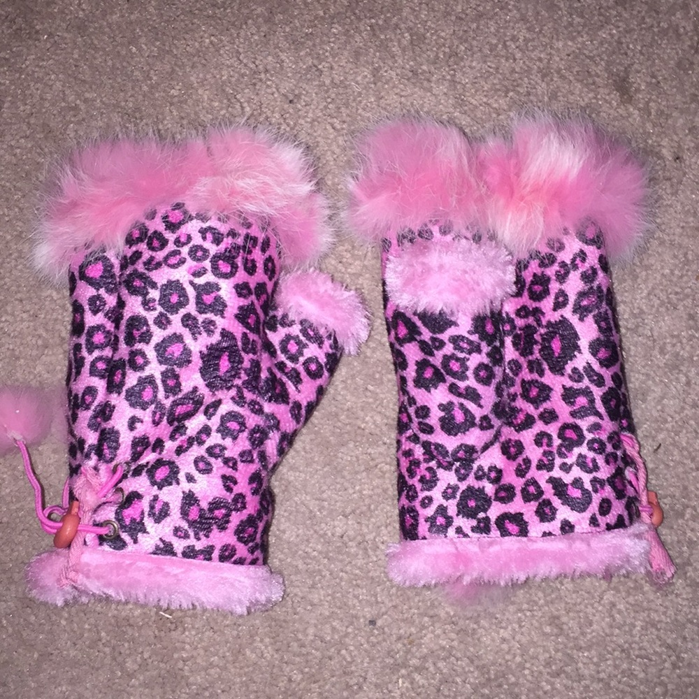 UGG pink cheetah print gloves